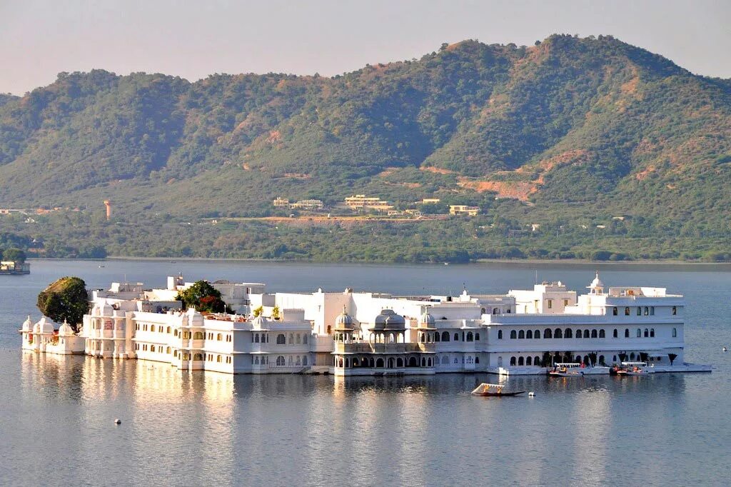 Taj lake. Озёрный дворец удайпур. дворец озера пикола в индии. озерный дворец джаг нивас в индии. taj lake palace, озёрный дворец, индия.