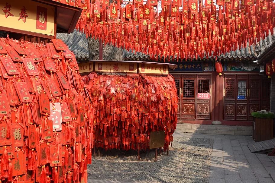 Как будет китайский красный. Китай красный. Китайский домик красный. Китай храм красный. Китайская традиционная архитектура.