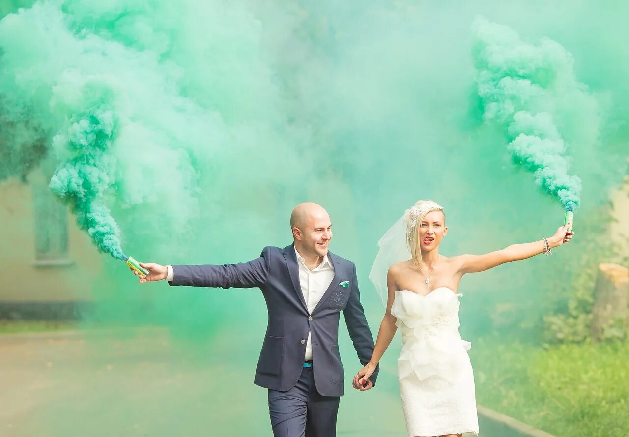 Купить холодный дым. Цветной дым. Свадьба с дымовыми шашками. Цветные дымовые шашки для фотосессии. Цветной дым на свадьбу.