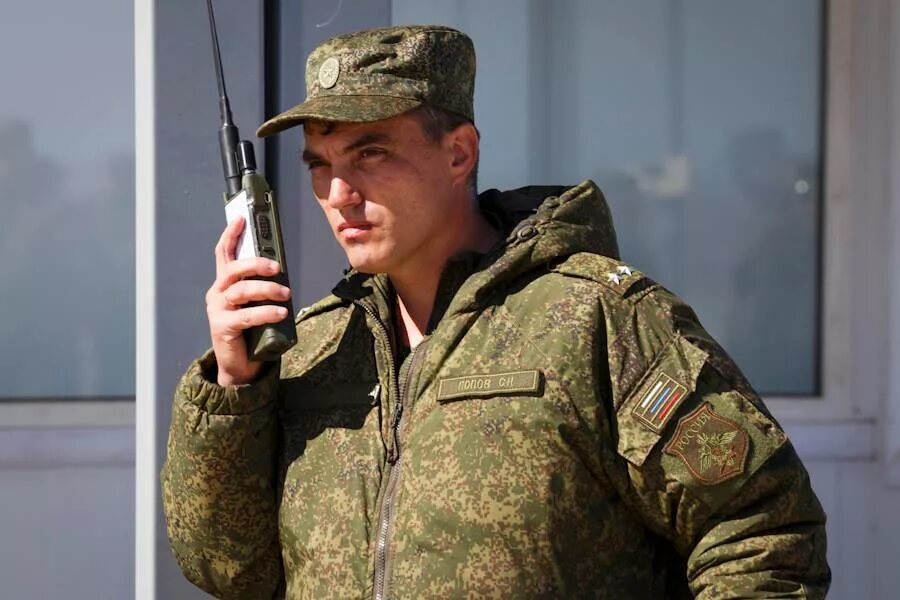 Мужчина вс. Мужчина вс. Мваа. Мужчина вс. Полковник в полевой форме.
