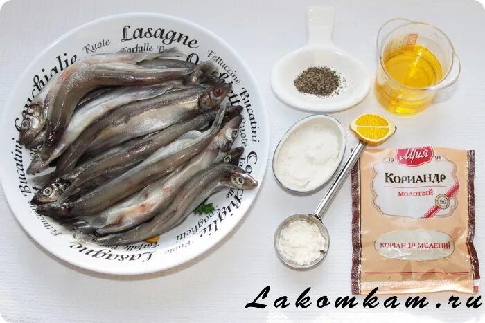 Мойва в томатном соусе в домашних условиях рецепт на зиму. Как тушить мойву. Мойва в чайной заварке. Мойва пряного посола. Мойва соленая.