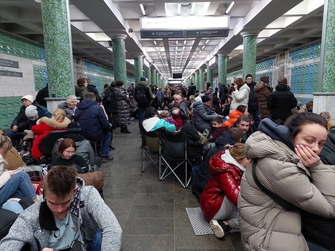 Харьков сегодня 02 02 2025. Люди в метро в киеве. харьков люди в метро. люди ночуют в метро украина.