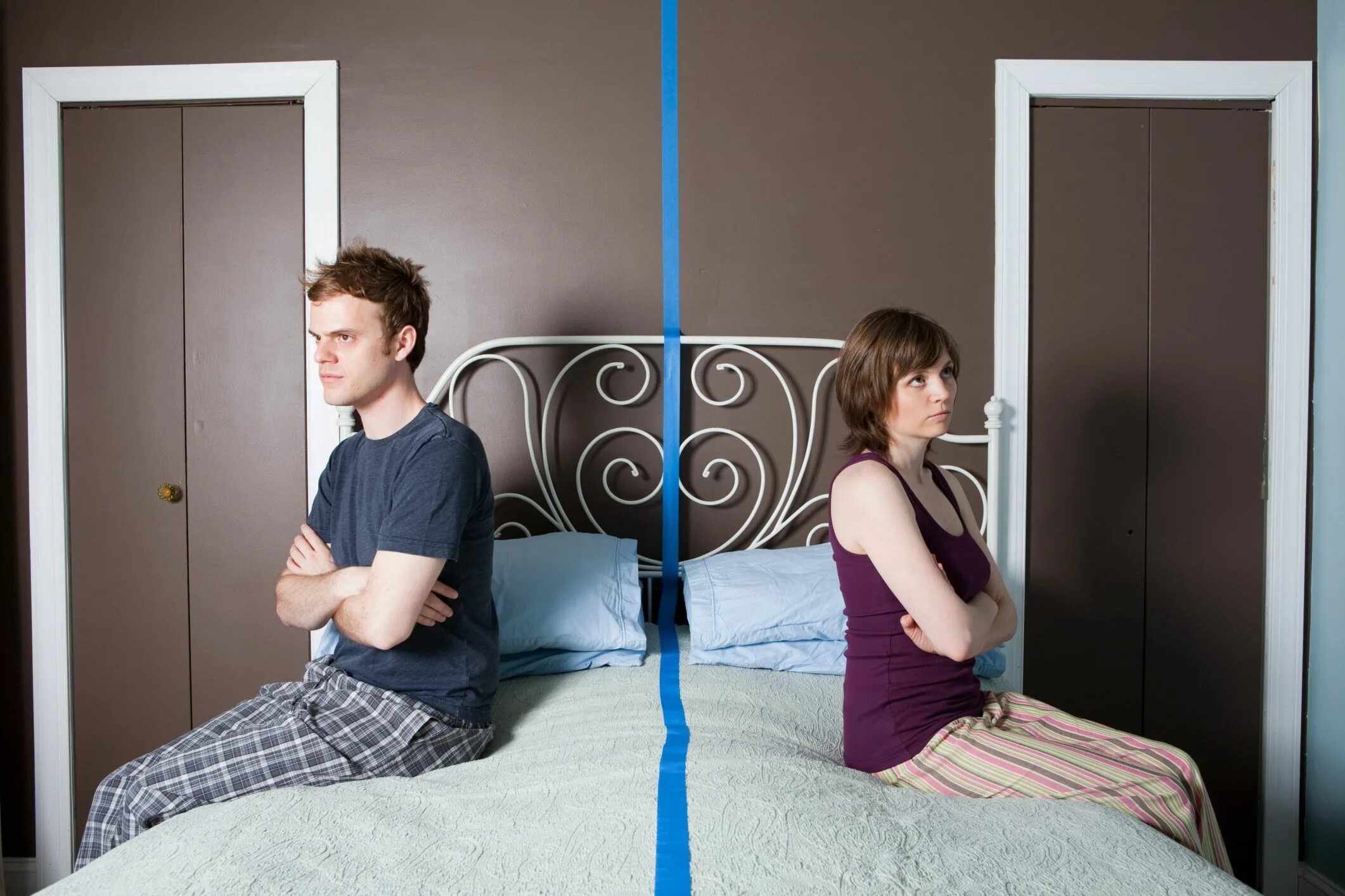 Отношения мужчины и женщины. Мужчина и женщина развод. Развод супругов. Развод супругов. С мужем разведены но живем вместе.