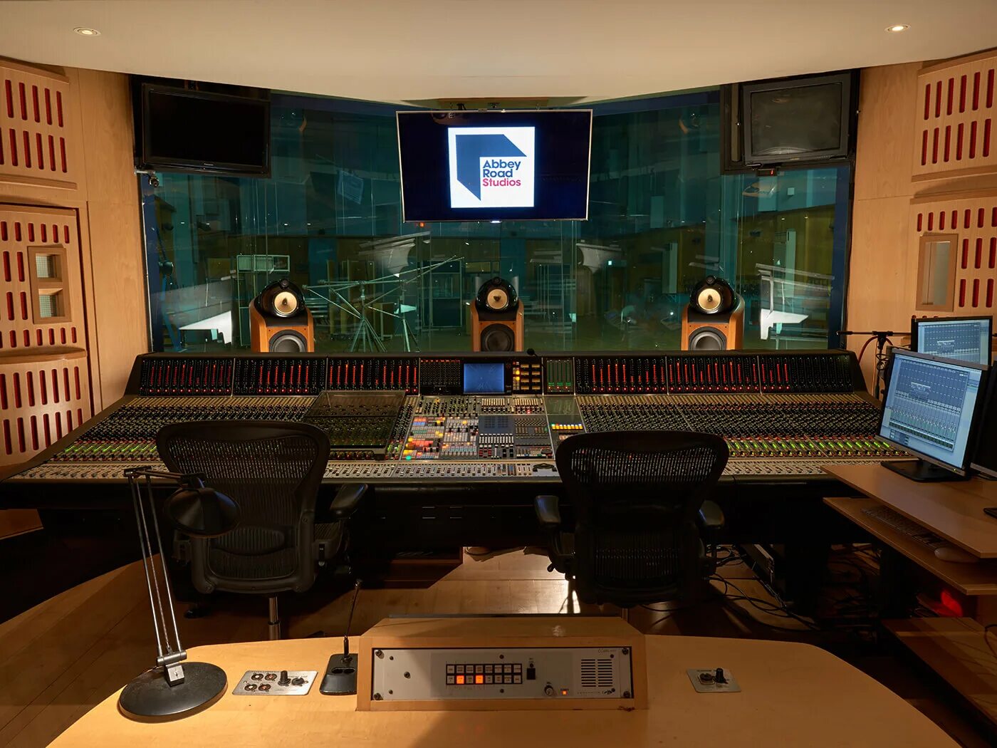 Road studio. Студии Abbey Road Studios. Abbey Road студия. Студия звукозаписи Abbey Road. Abbey Road Studio 1.