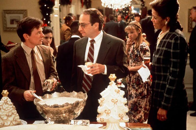 Американский президент фильм. American 1995. American 1995. Малруни дермот лоскутное одеяло. Лоскутное одеяло фильм 1995 вайнона райдер.