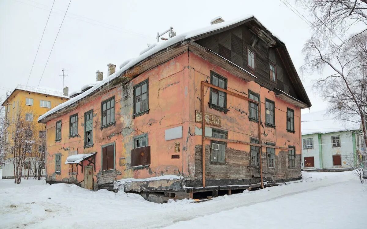 Аварийное жилье калининград расселение. Расселение аварийного жилья Соликамск 2023. Переселение из ветхого жилья. Ветхое и аварийное жилье. Аварийное жилье в России.