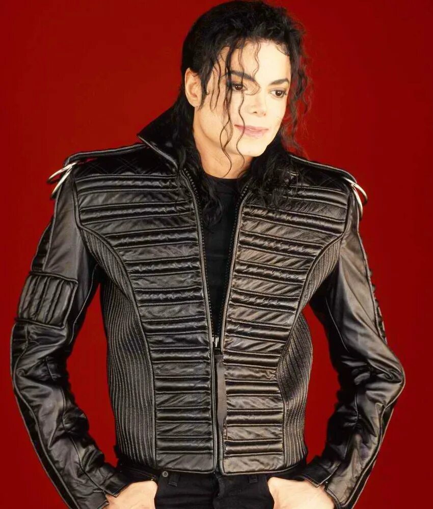 Michael jackson official. Мичаел джексон. Майкл джексон в 43. Майкл джексон на сцене. Джексон.