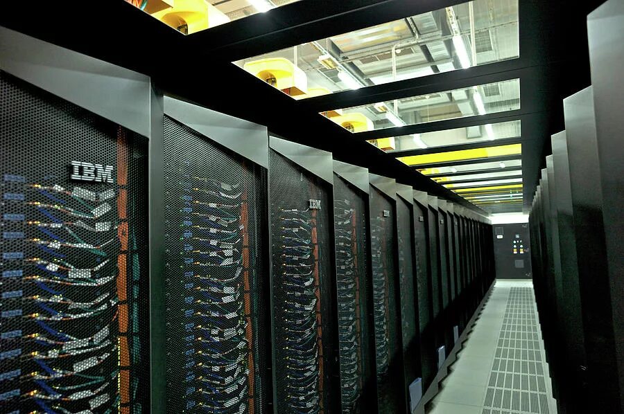 Ibm характеристики. Суперкомпьютер SUPERMUC.. Roadrunner суперкомпьютер. Суперкомпьютер зверь в Брюсселе. Червоненкис суперкомпьютер.