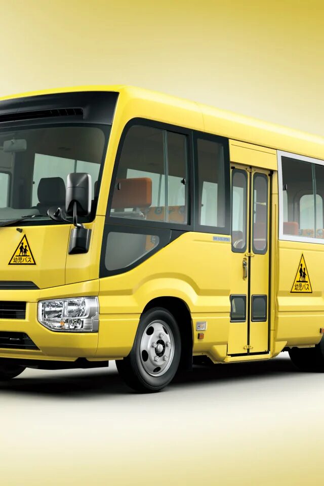 Желтый школьный автобус. Toyota Coaster 2017. Toyota Coaster школьный автобус. Yellow coach автобус. Жёлтый школьный автобус.