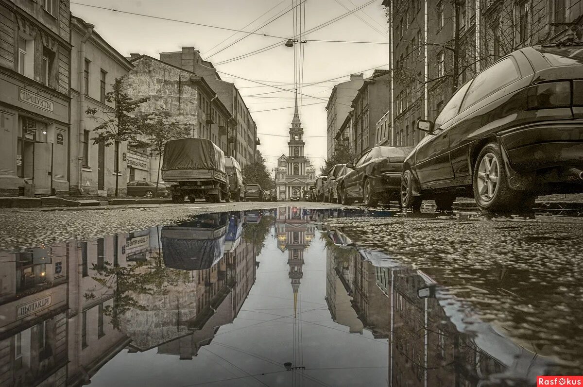 Дождь в большом городе. Лужи в Питере. Лужи в городе. Дождливый Петербург. Отражение города в луже.