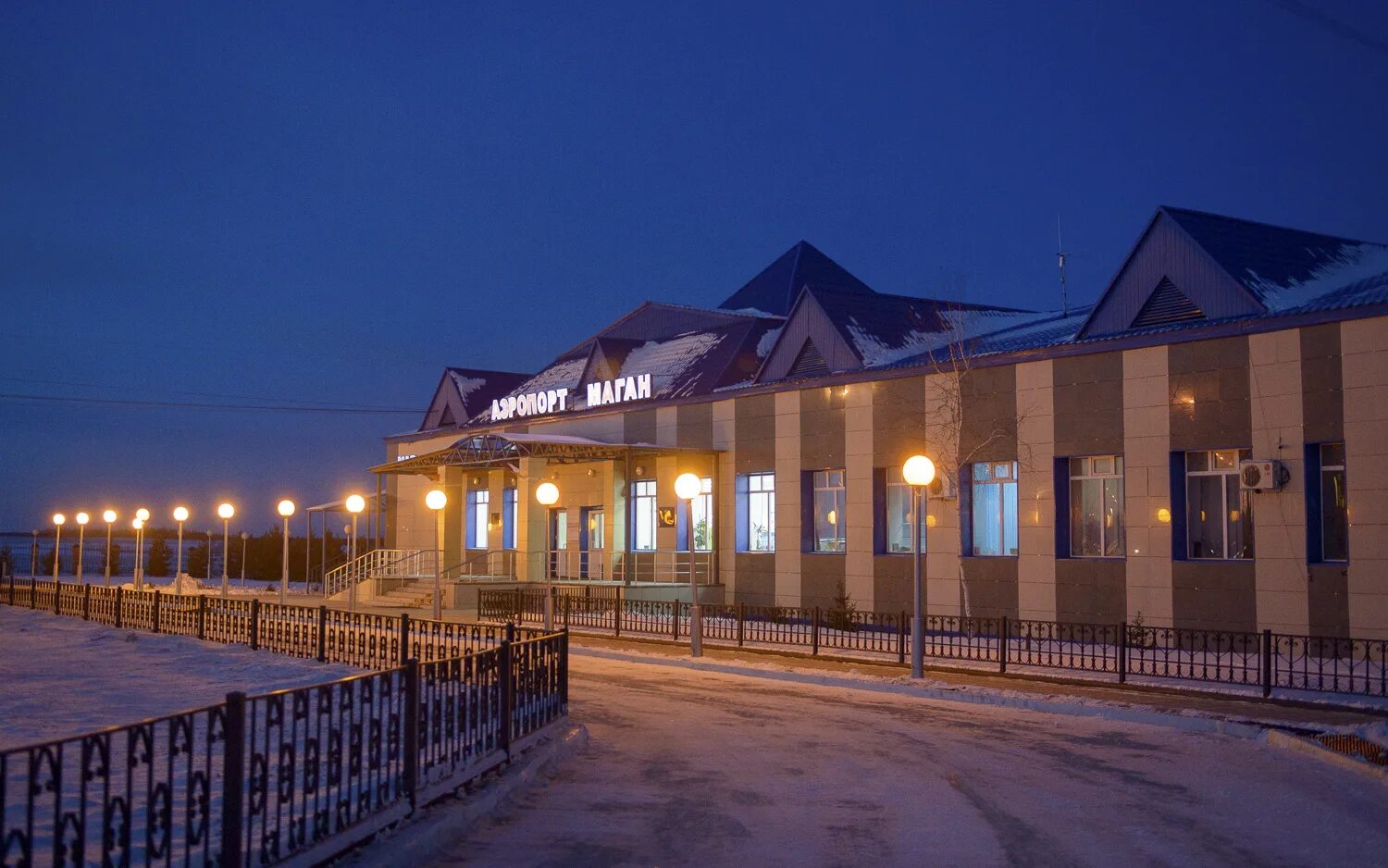 Поселок маган. Поселок маган саха якутия. Маган якутск. Маган якутск. Аэропорт малой авиации в якутии.