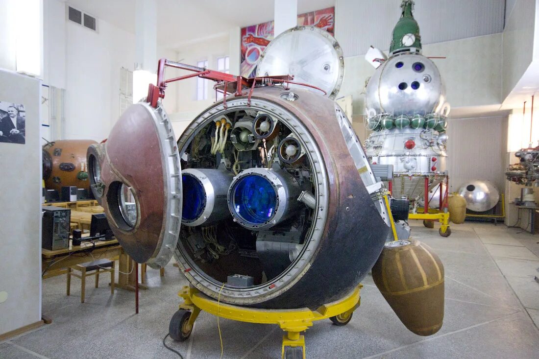 Второй советский спутник. Космический аппарат Зенит-2м. Космический аппарат Зенит-2. Спутник Зенит-4м. Спускаемый аппарат Зенит.