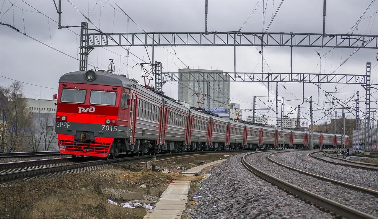 Электричка эр2 на белом. Поезд 7015м. 7015 Поезд фото. Станция Фили электричка фото.