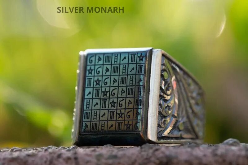 Печатка мудрости титанов. Серебряный перстень "легенда. Серебряная мужская печатка. Перстень с инициалами. Золотое кольцо версаче.