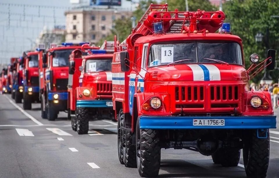 Пожарная машина. Пожарная служба. Пожарный автомобиль. Пожарная машина МЧС.