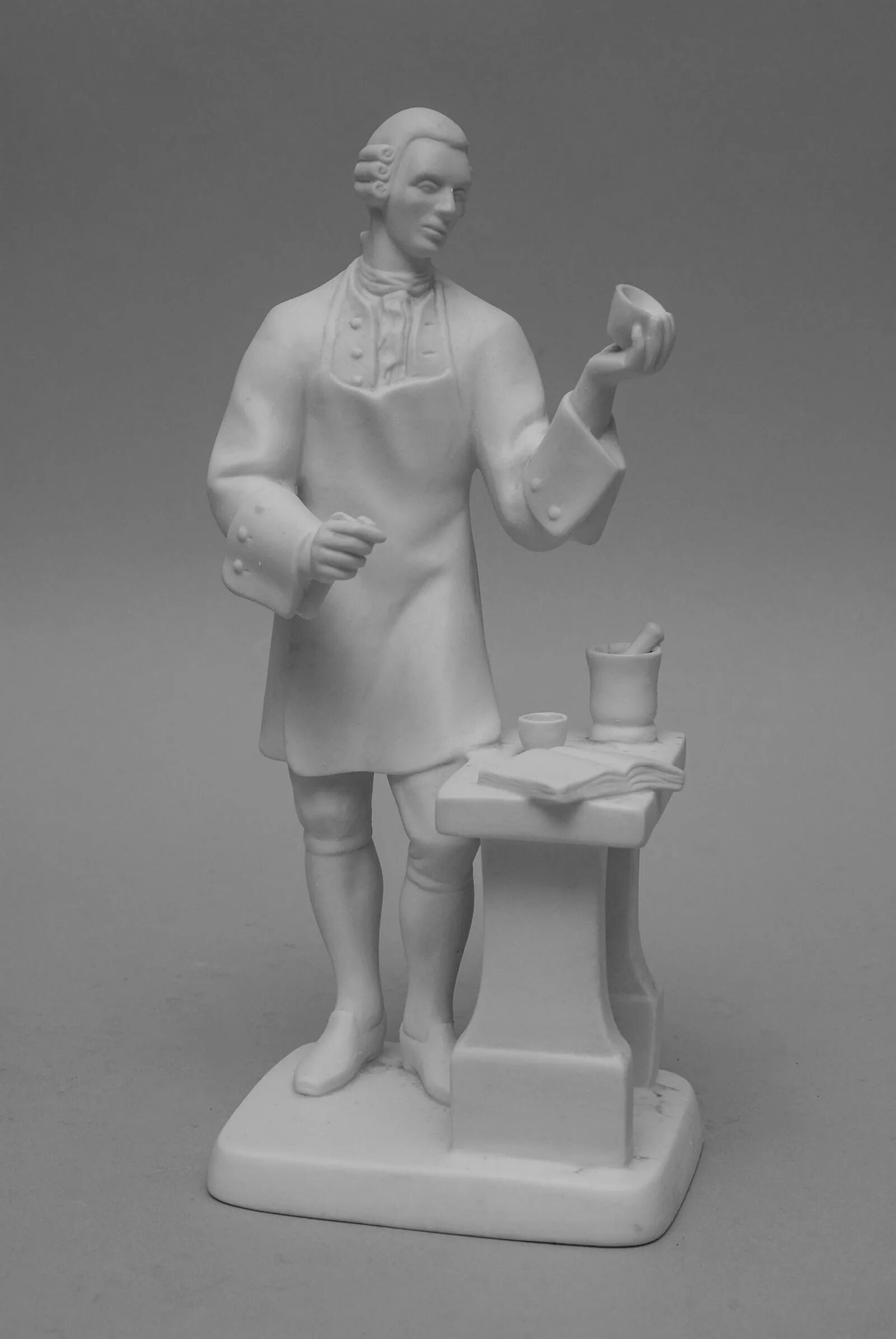 Создатель фарфора. Ифз виноградов фарфор. Виноградов 18 век. Виноградов фарфор 1740-е. И виноградов основатель производства фарфора в россии.