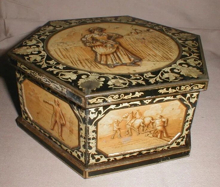 Короб старый. Антикварные коробочки. Металлические коробки для антиквариата. Старинная коробочка. Старинные коробочки.