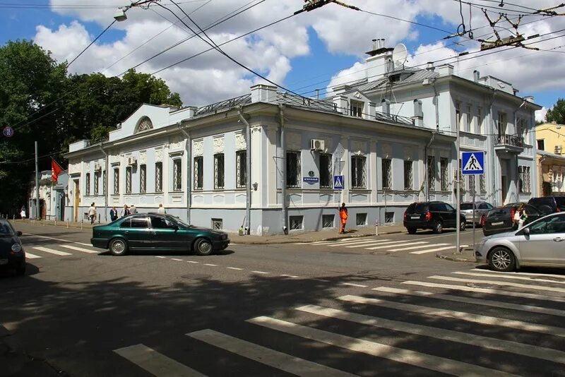 Берия в москве. Особняк Берии в Москве на малой Никитской. Особняк Берии посольство Туниса. Дом Берии ул. малая Никитская 28. Улица Качалова в Москве дом Берии.