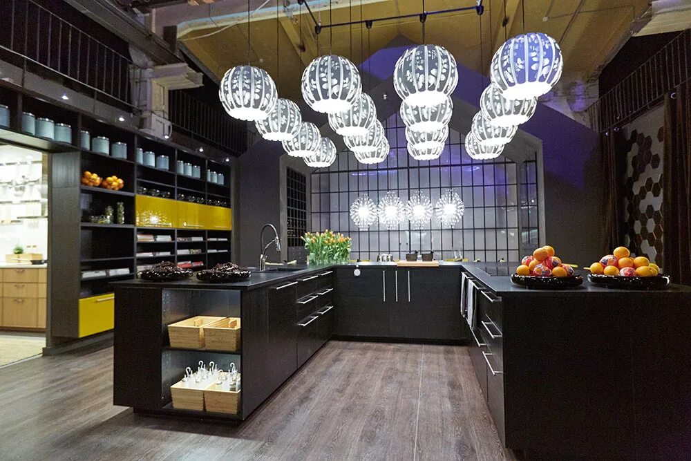 Store kitchen. Выставочные кухни икеа. Интерьер магазина кухонь. Икеа кухни выставка. Кухня икеа экспозиция.