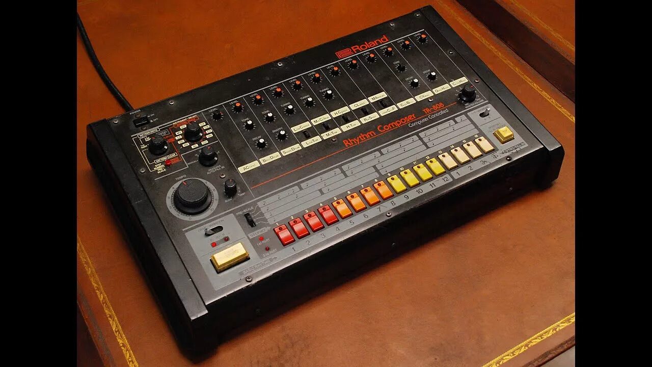 Roland drum machine. Roland tr-808. Roland tr-808. Машина 808. Behringer 808.