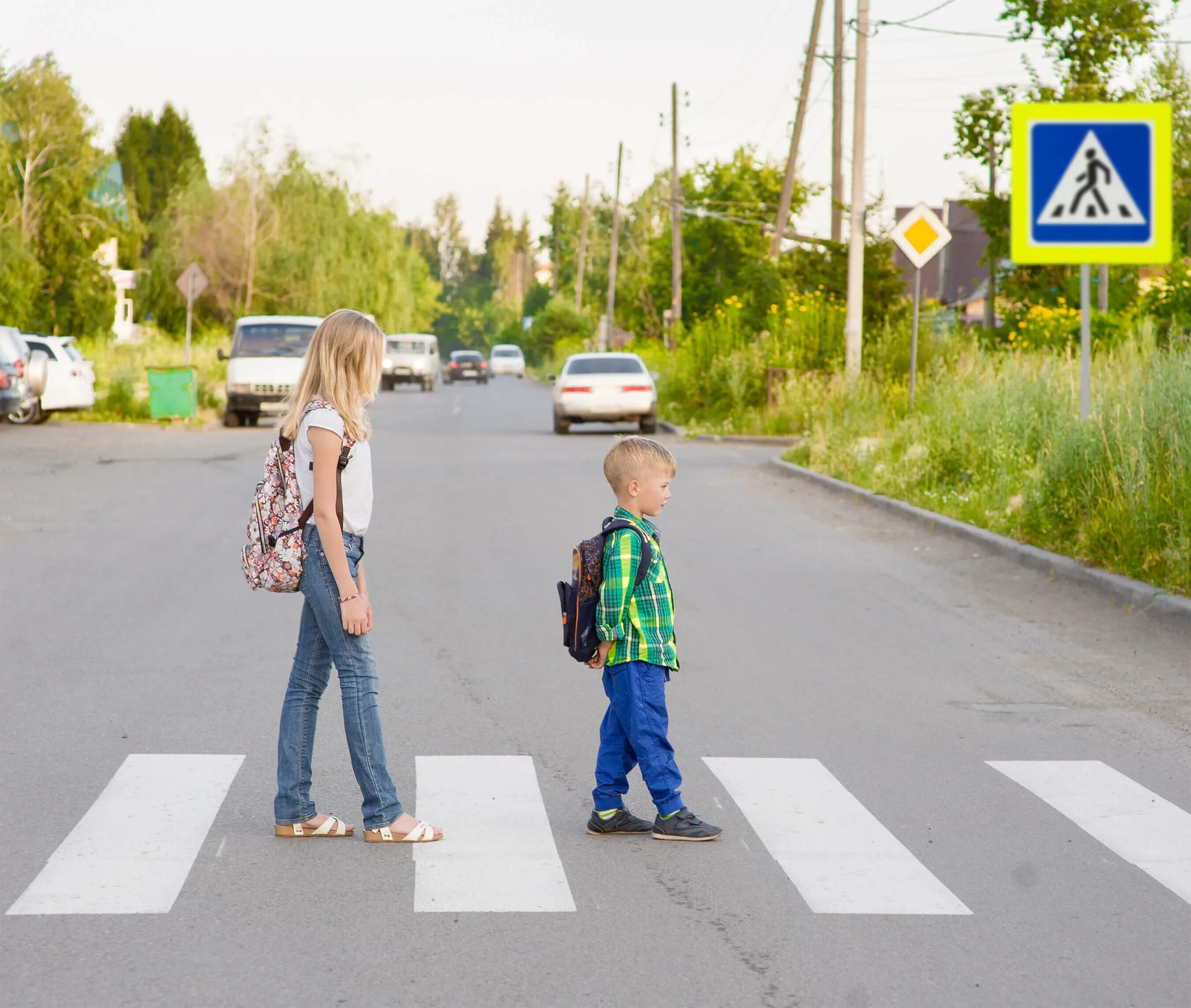 Пешеходы 7 букв. Дети переходят дорогу. Дети пешеходы. Дороги для детей. Школьники переходят дорогу.