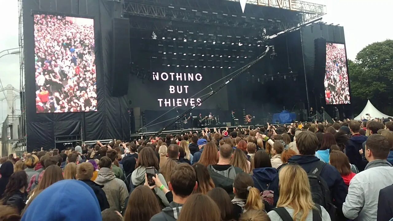 По какому каналу сегодня концерт. Nothing but Thieves концерт. Park Live 2019 Москва. Nothing but Thieves в России. Nothing but Thieves Live.