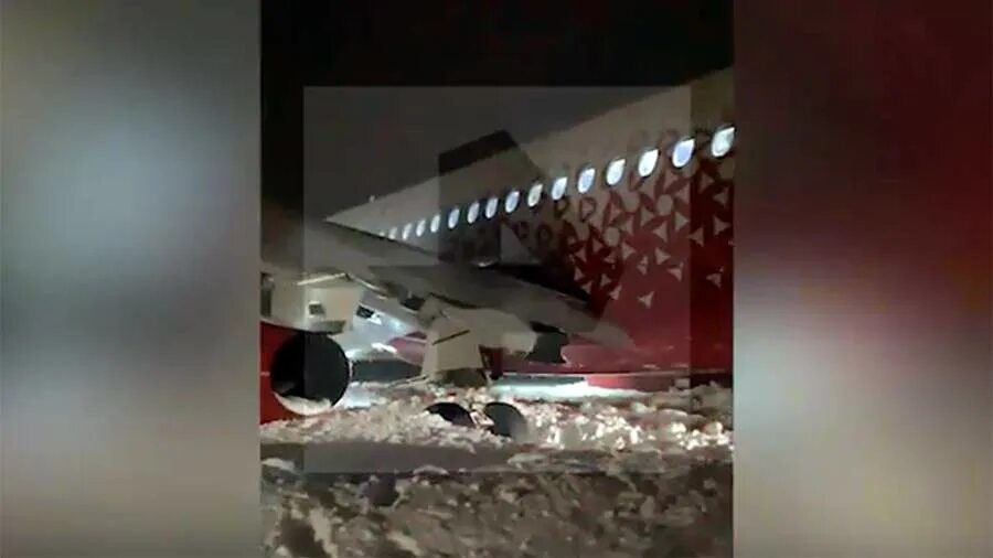 Самолет в саранске выкатился за пределы полосы. Самолет в саранске выкатился за пределы полосы