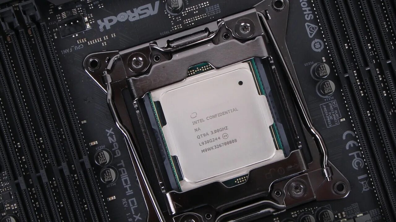 Процессор 9 поколения. Процессор Intel Core i9 10980xe. Core i9-10980xe. Intel Core i9-9980hk. Intel Core i9 10885h.