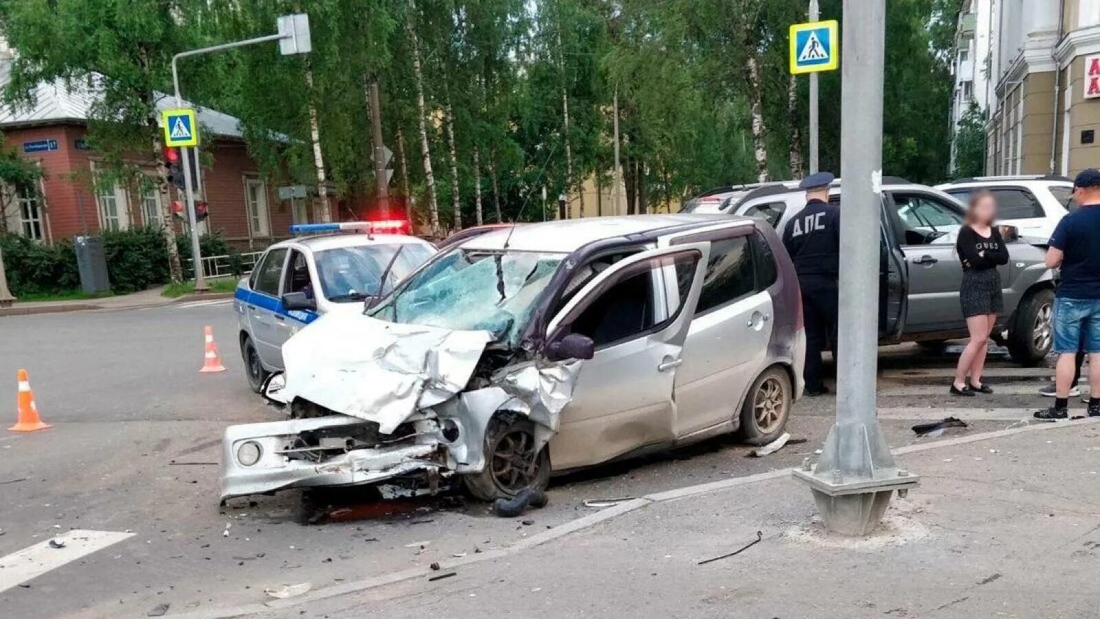 Вологодские новости происшествия сегодня. Авария на Ленинградской Вологда. Авария в Вологде в центре. ДТП Вологда за последние сутки.