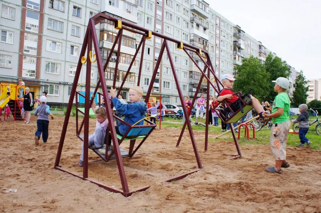 Современная детская площадка. Против детской площадки. Пенза детская площадка ул. Детская площадка во дворе. Игровая площадка во дворе.