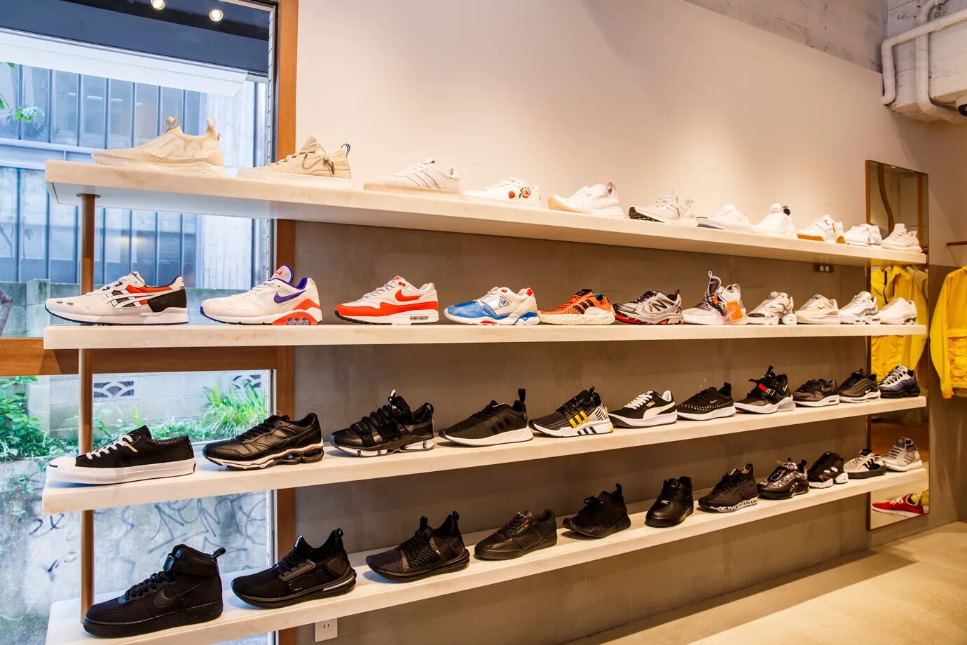 Ремонт кроссовок odincovo. Sneakers магазин. Sneaker shop Москва. Shoe Store. Sneaker shop интернет магазин.