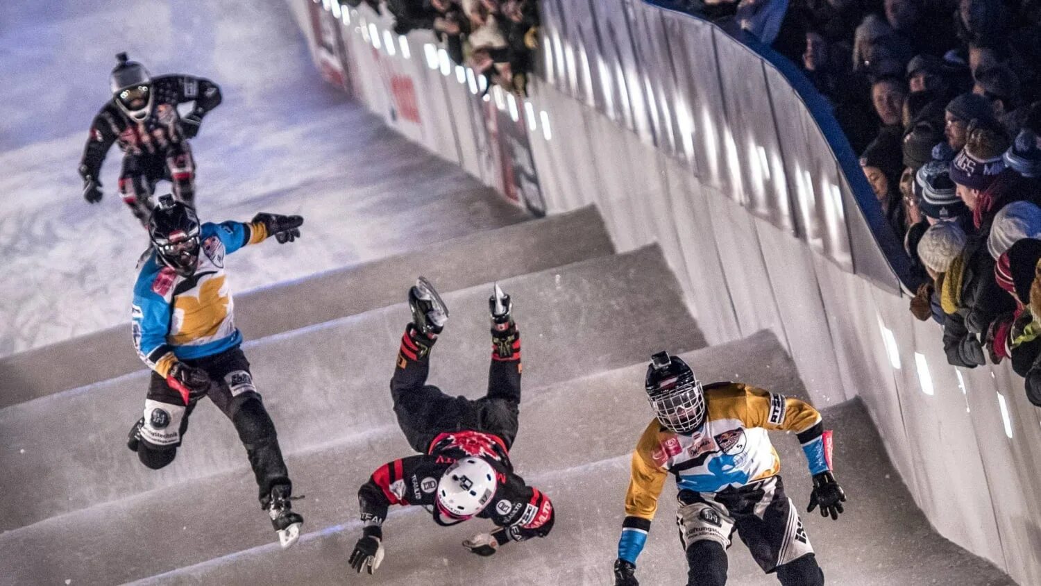 Айс кросс. Айс кросс даунхилл. Red bull Ice Cross. Red bull crashed Ice. Ice Cross Downhill трасса.