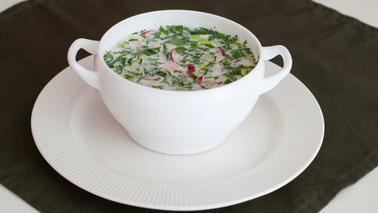 Рецепт окрошки классической с колбасой на сметане. Окрошка. окрошка на сметане. окрошка с редиской. окрошка на кефире.