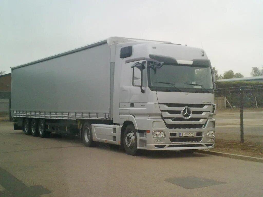 Купить мерседес мп3. Мерседес Бенц 1846 Actros. Actros 1846. Mercedes-Benz Actros mp1 Mega Space 1846. Мерседес Актрос 1846 с полуприцепом.