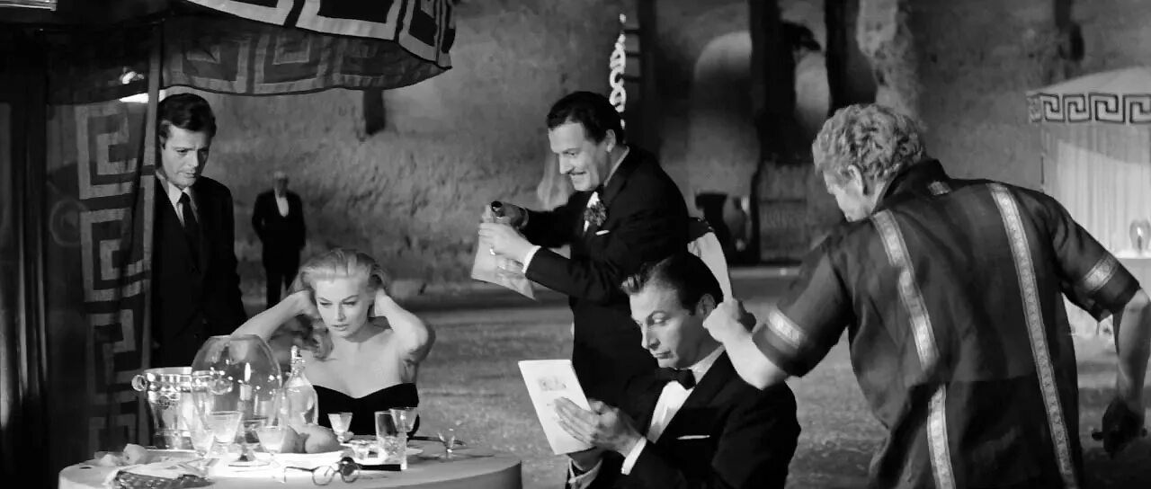 Феллини Dolce Vita. Шампанское Федерико Феллини. Сладкая жизнь 1959. Федерико Феллини коктейль. Федерико феллини песня танец