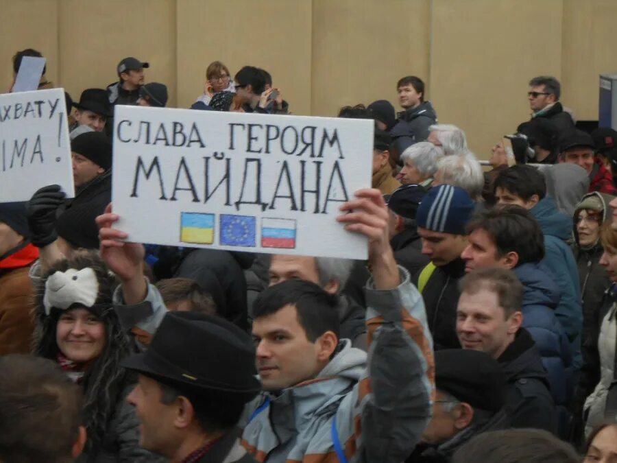 В чем слава украины. Слава Украине. Слава Украине героям Слава. СВАВ УКРАИНЕГЕРОЯМ Слава. Лозунг Слава Украине героям Слава.