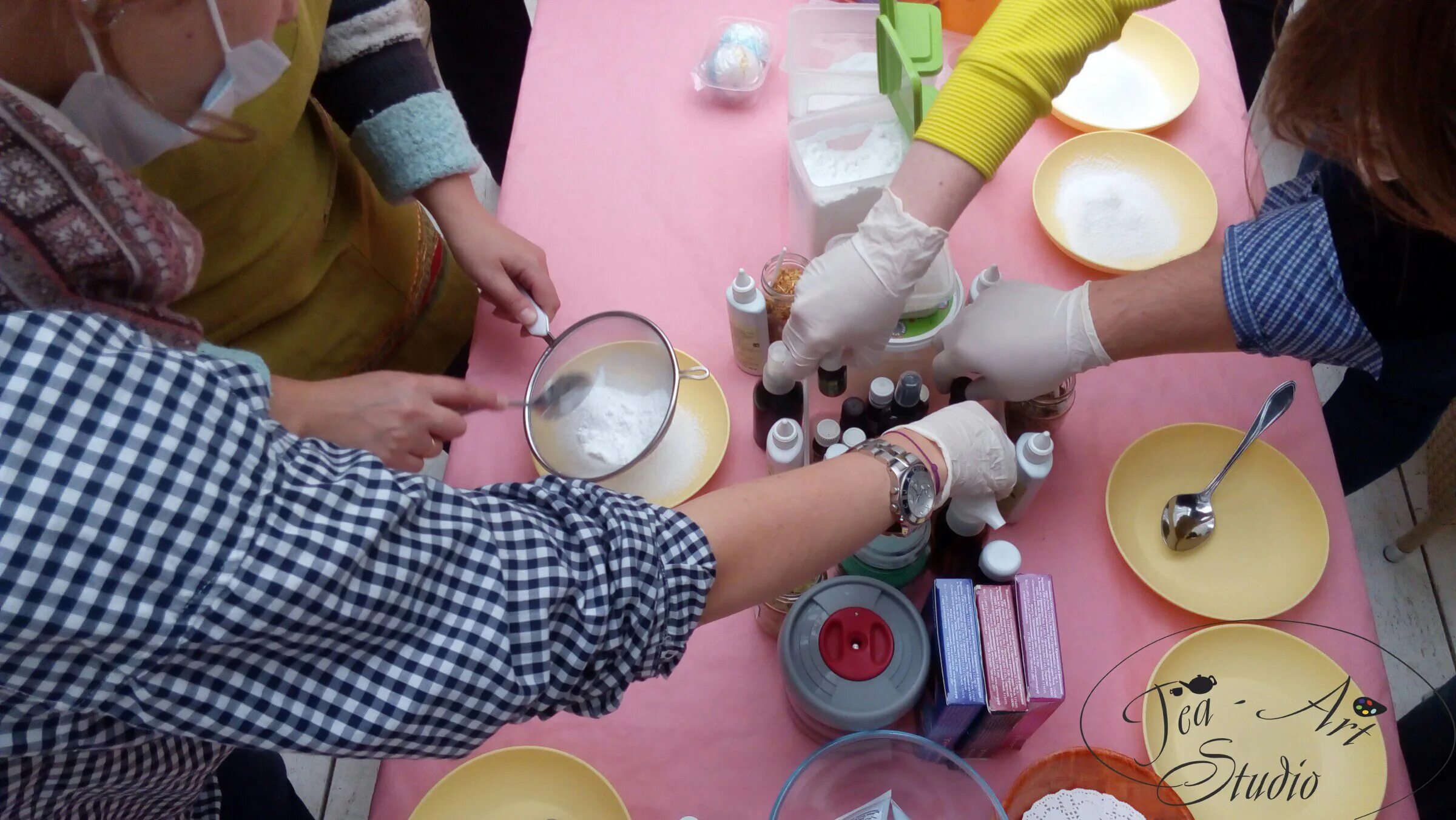 дизайнер ювелирных украшений. дизайнер украшений. творческая мастерская для детей. столярный класс. кухня для мастер классов.