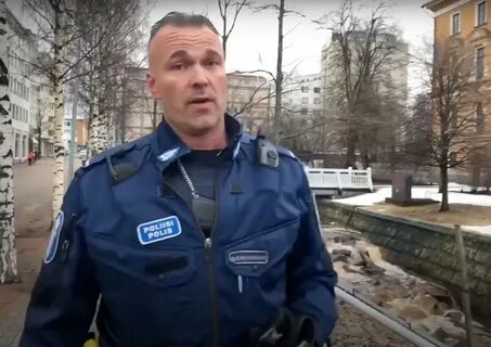 Поющий полицейский