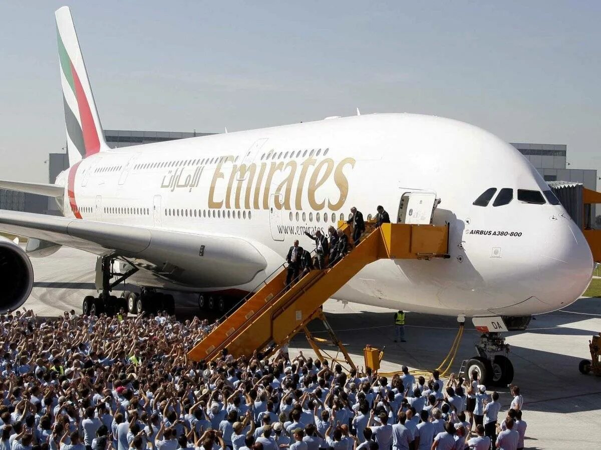 Значение слова аэробус. Аэробус а380 Эмирейтс. Эйрбас 380. Пассажирский самолёт Аэробус а380. Аэробус а380 800.