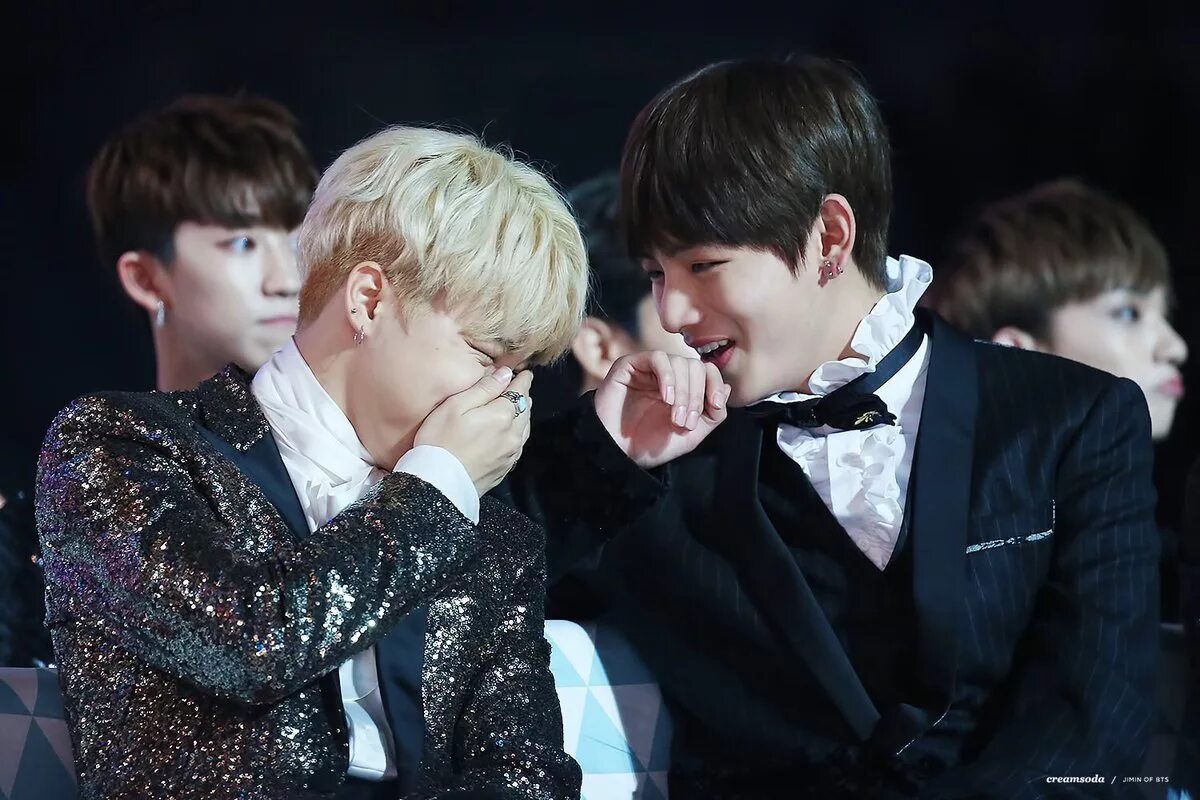 Чимин и тэхен из bts. Чимин чонгук тэхён. Bts jimin and v. Тэхен про чимина. Тэхен про чимина.