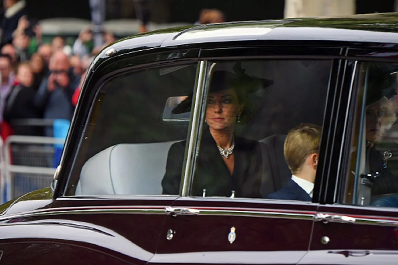 Меган Маркл на похоронах Елизаветы 2. Кейт на похоронах королевы Елизаветы. Меган Маркл на похоронах Елизаветы. Похороны королевы Елизаветы 2022- Кейт Миддлтон. Операция кейт миддлтон последние