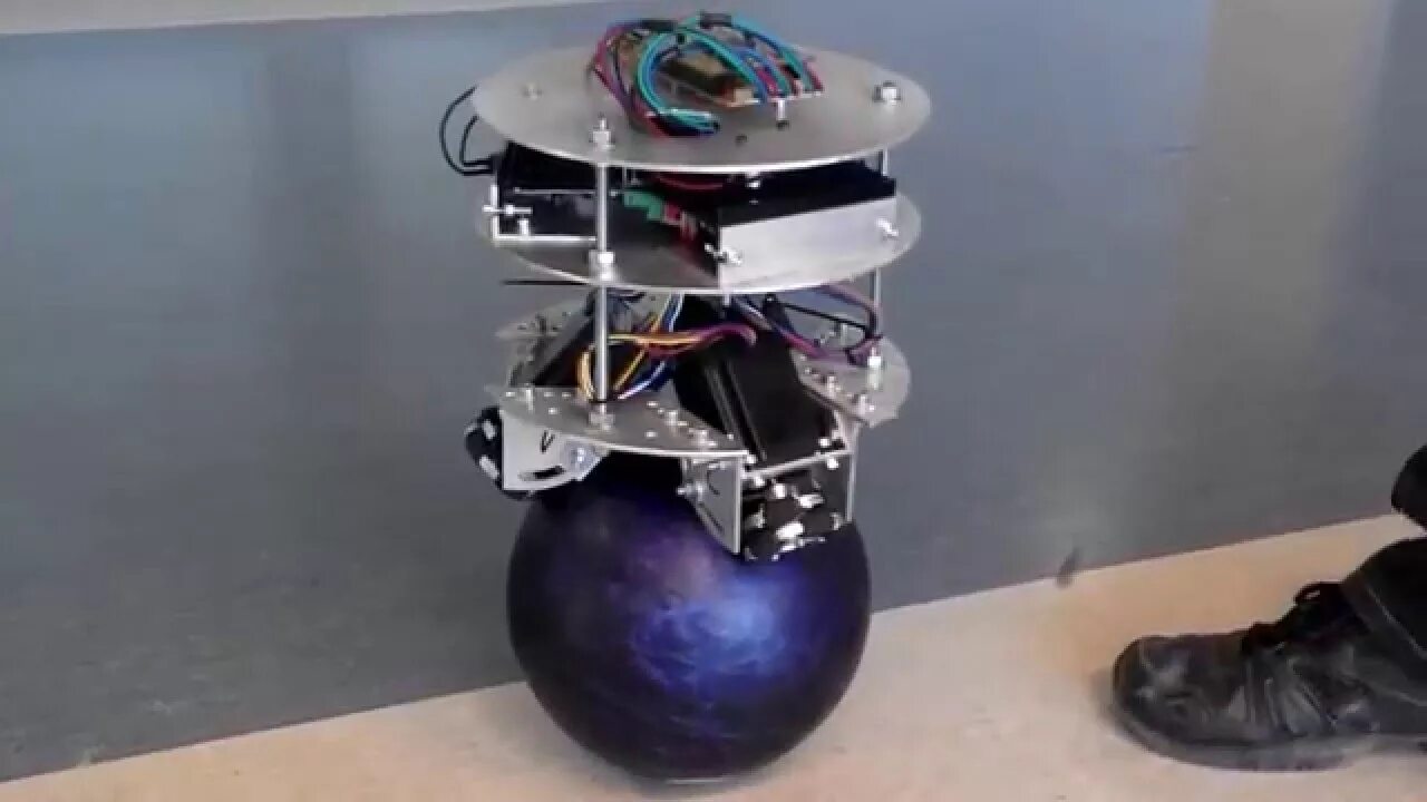 Шаробот. Шаровое колесо для роботов. ballbot робот. всенаправленные сферические колеса. шаробот фото.