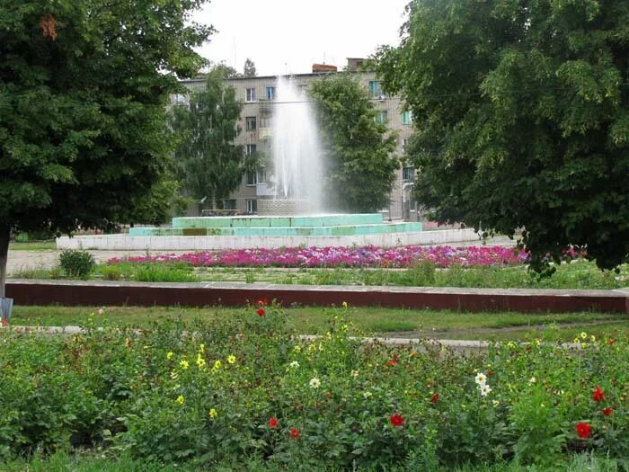 Парк города Ртищево Саратовской области. Ртищево Саратовская область фонтан. Фонтан Ртищево. Новый фонтан в городе Ртищево Саратовской области. Цветы ртищево