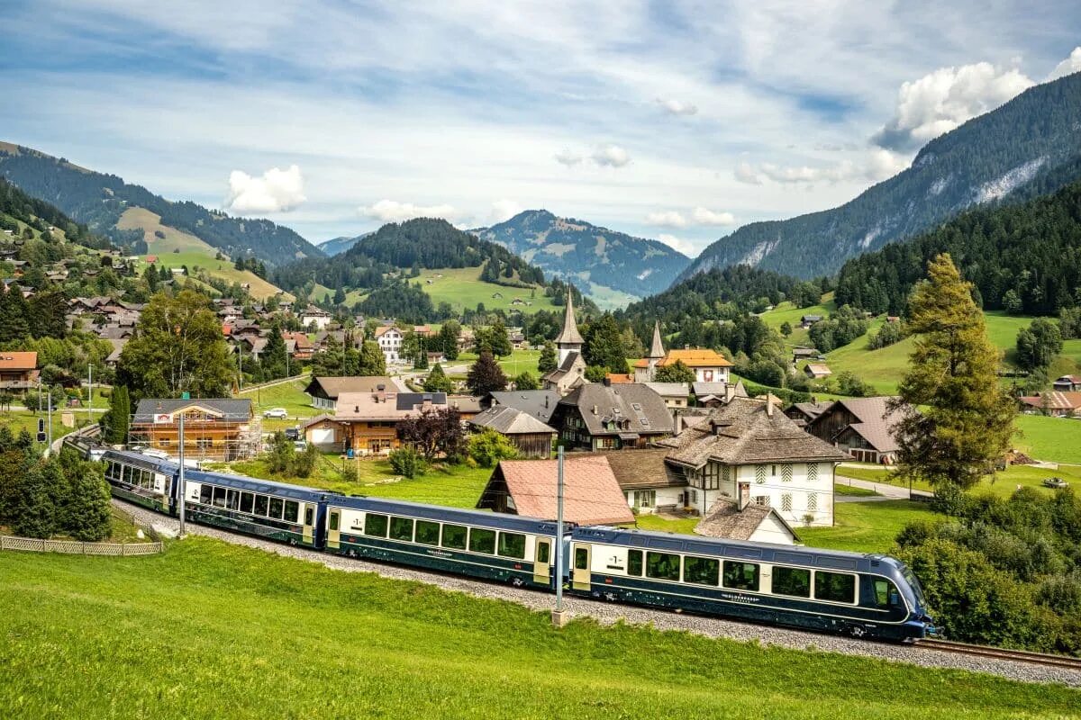 Das schweiz. Швейцария Интерлакен поезд. Виммис Швейцария. Монтрё Швейцария. Зигрисвиль Швейцария поезд.