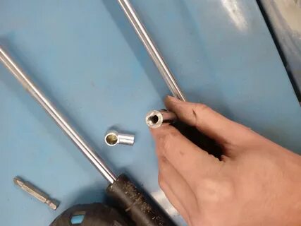 Крепление газового упора багажника