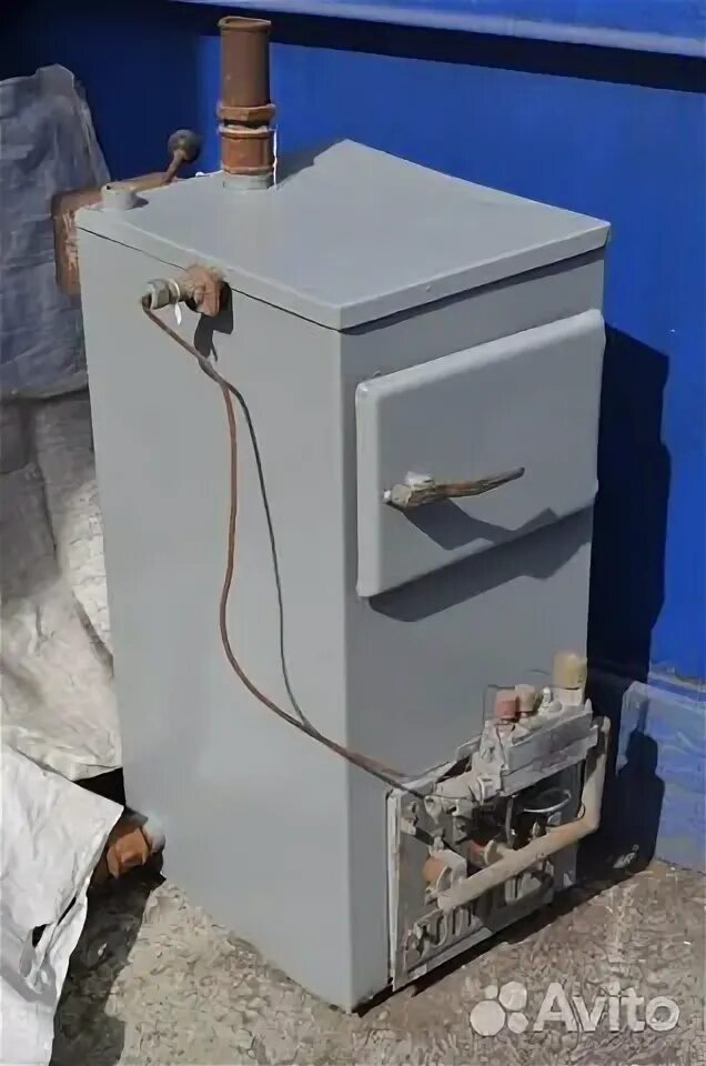 Авито купить котел б у. Газовый котел уголь ГАЗ дрова 1997 года. Газовый котел дрова ГАЗ комбинированный старый. Газовый котел советски1. Газовый котёл 1998г.