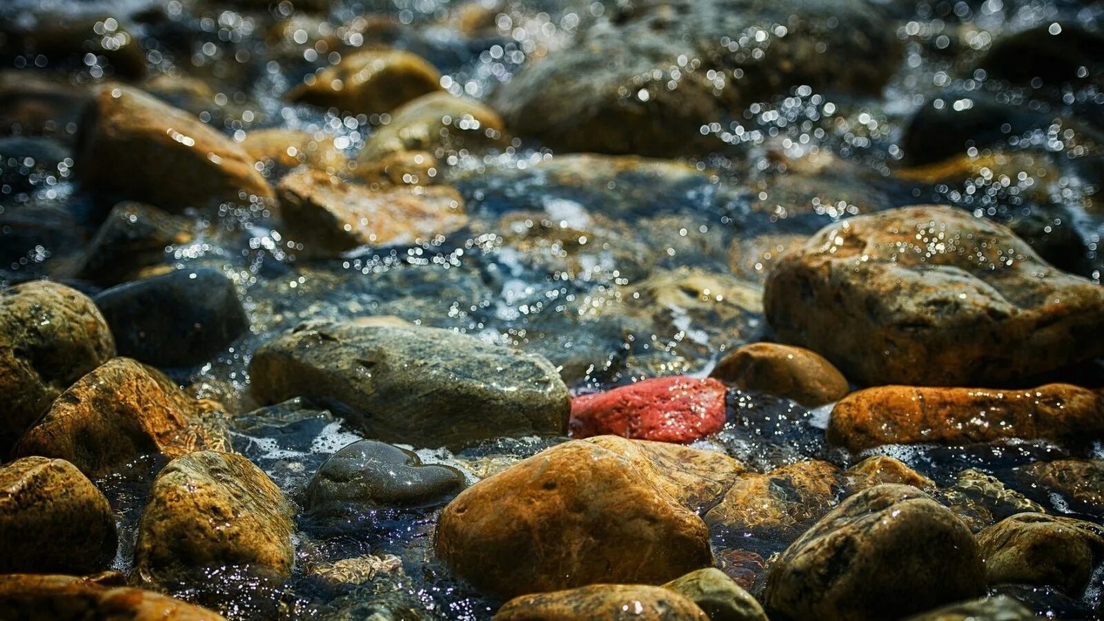 Вода растворяет камни