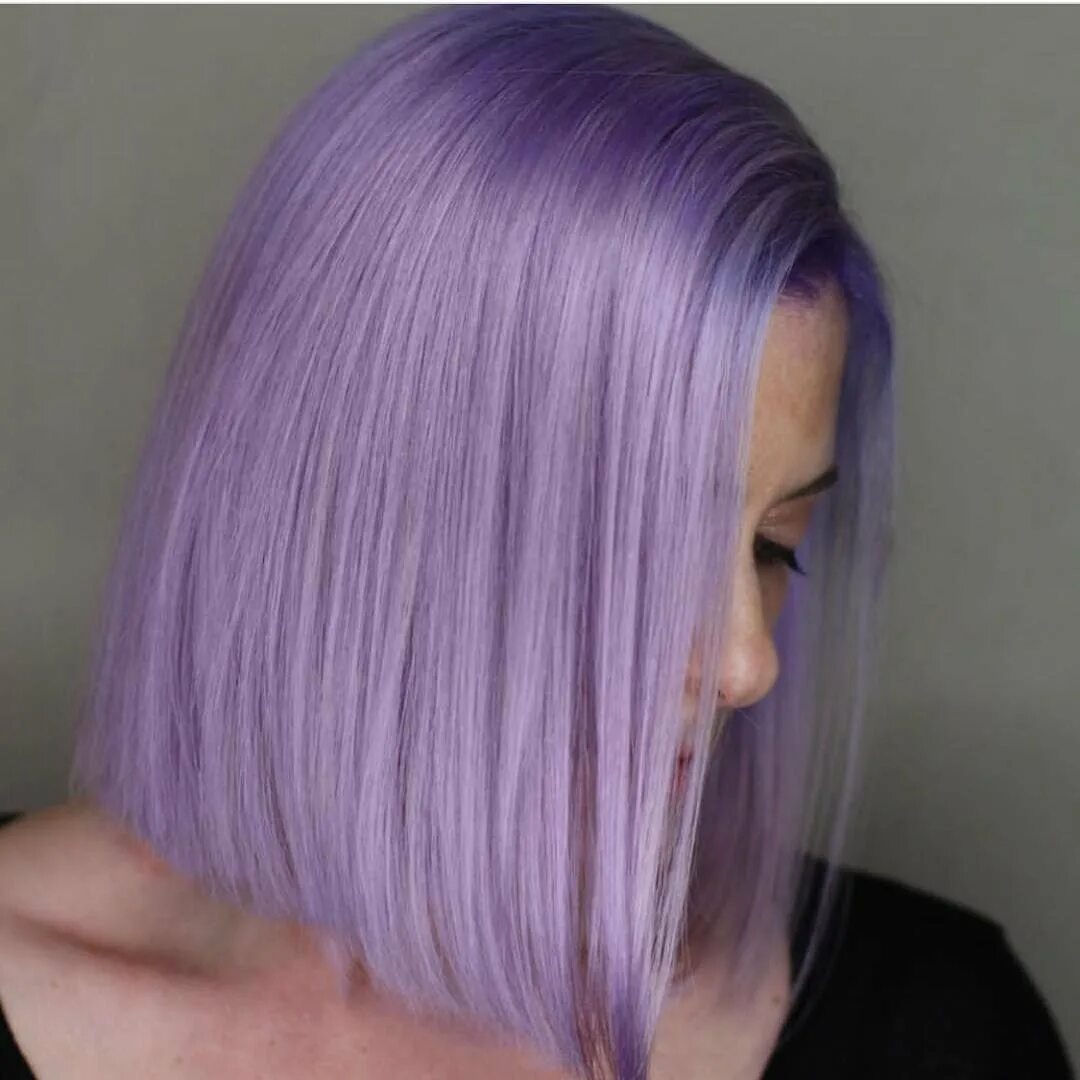 Фиолетовые пряди. Фиолетовые волосы каре. Цветное омбре на каре. Фиолетовые волосы. Фиолетовые волосы каре.