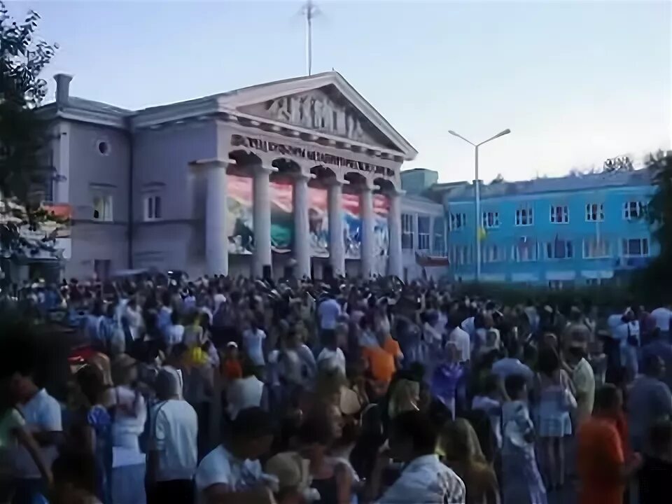 Лысьва концерт. Дворец ЛМЗ Лысьва. ДК ЛМЗ Лысьва. Стадионы города Лысьва. Кинотеатр Лысьва.