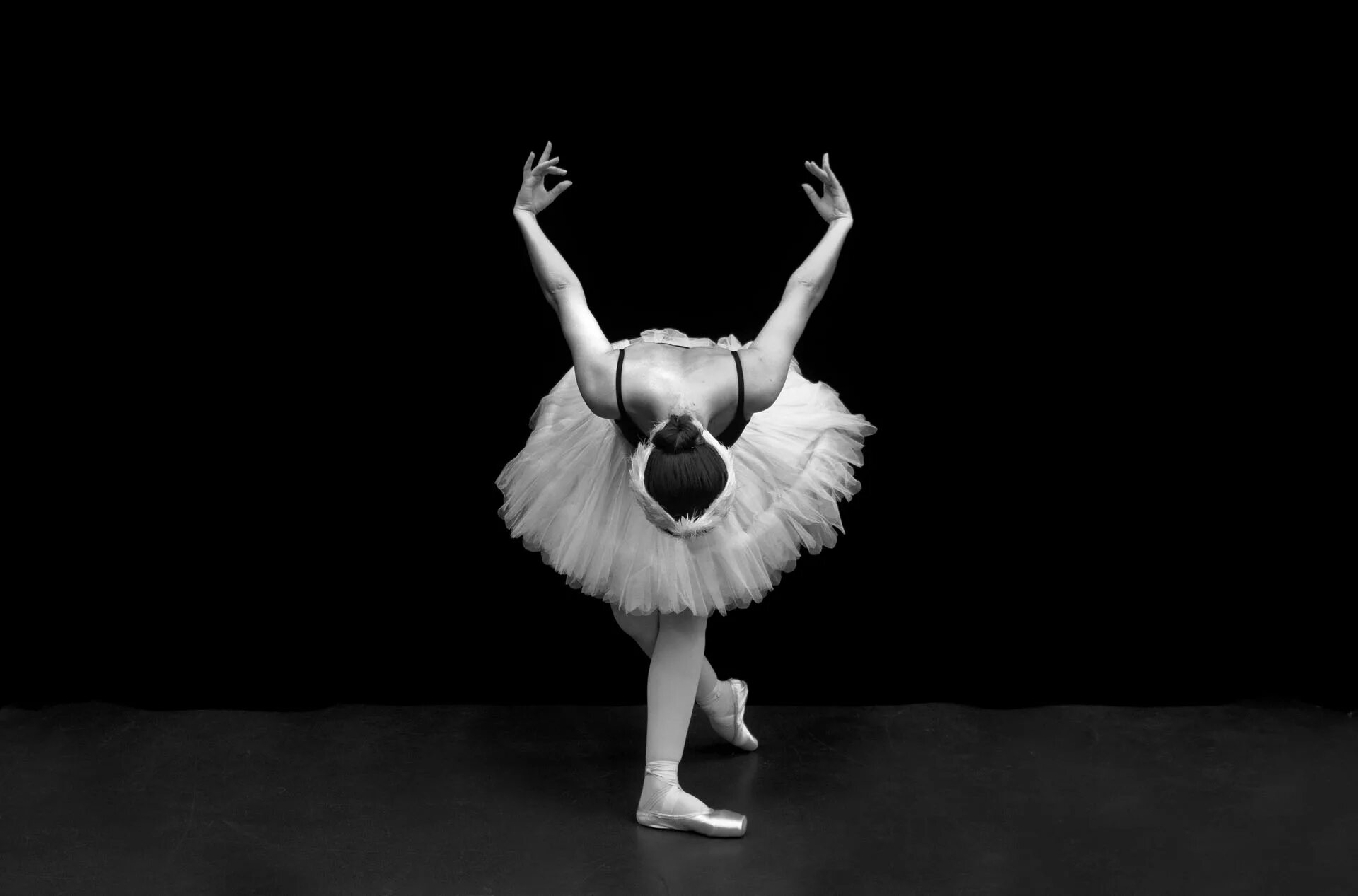 балерина батман тандю. песня hold on балерина. 100 балерин исполнители. балерина лебединое озеро. лебединое озеро балет черный лебедь.